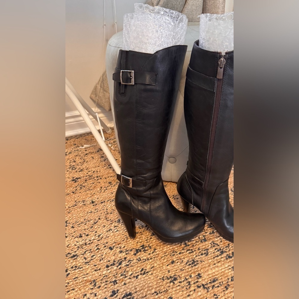 100% natural Leather Heeled Boots in black,used once